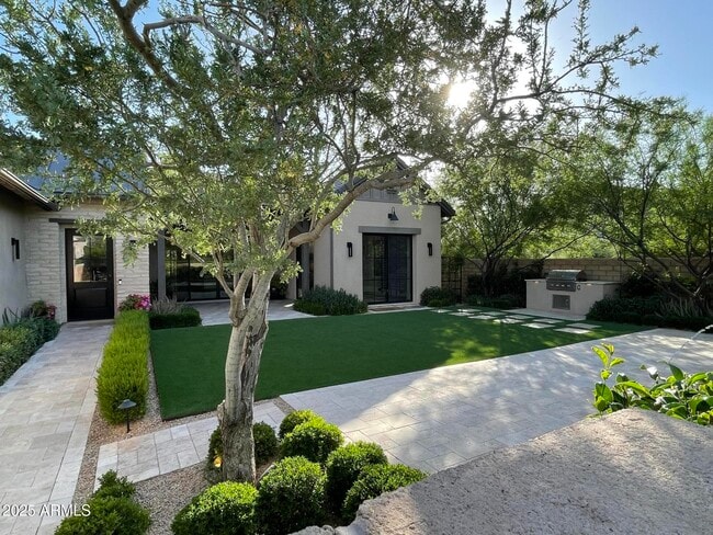 Building Photo - 10203 E Camelot Ct