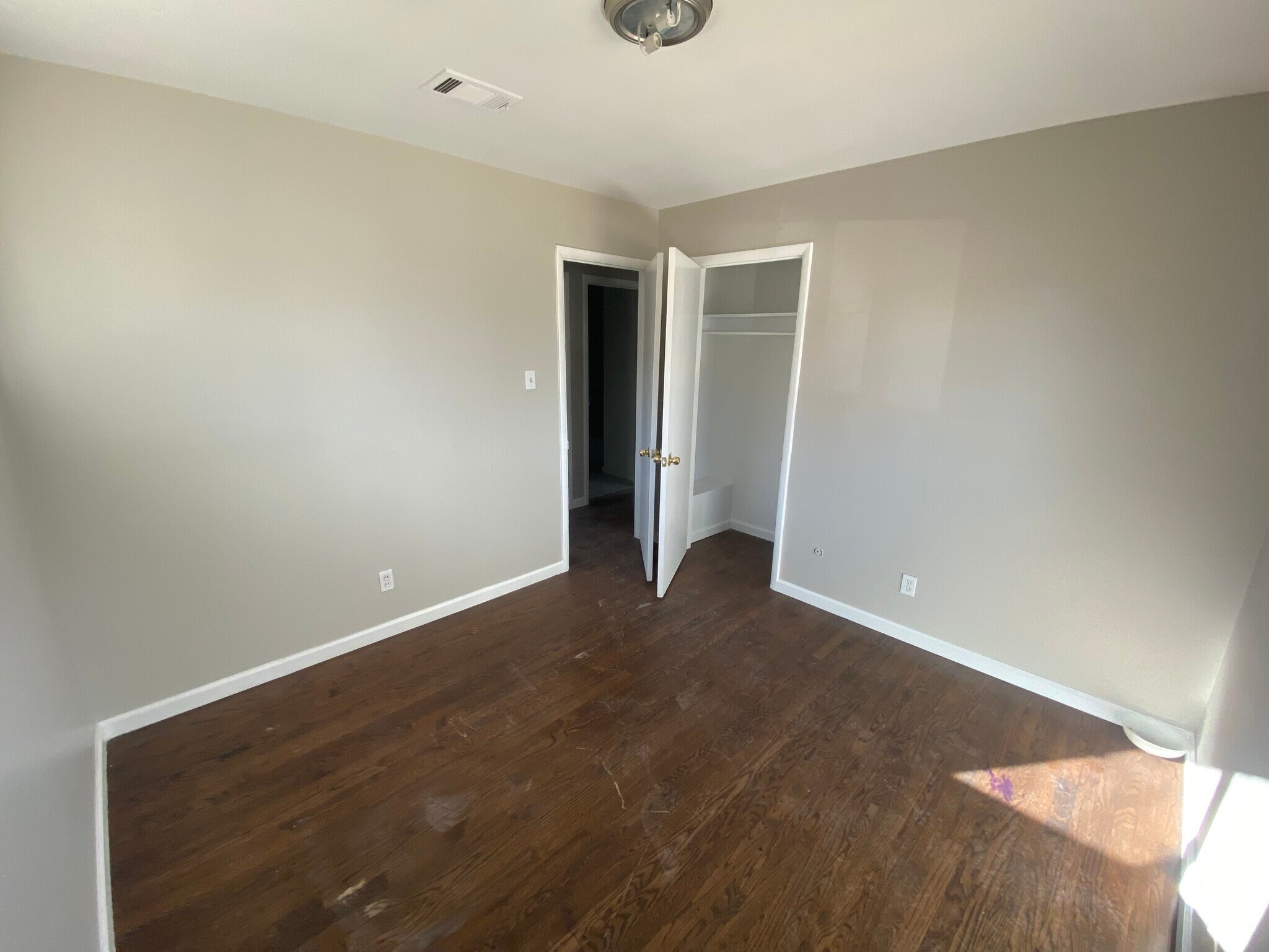 Building Photo - 3061 S Wolff St