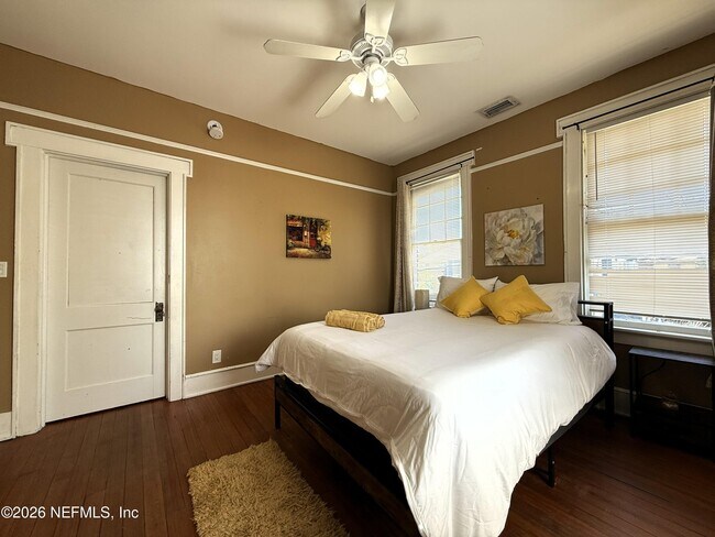 Building Photo - 148 W 6th St