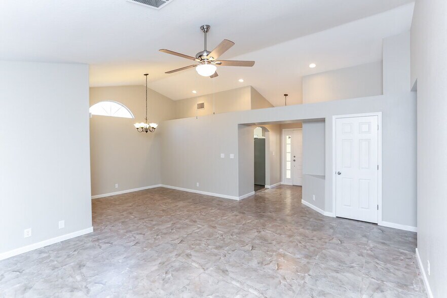 Building Photo - 4401 La Reina Cir