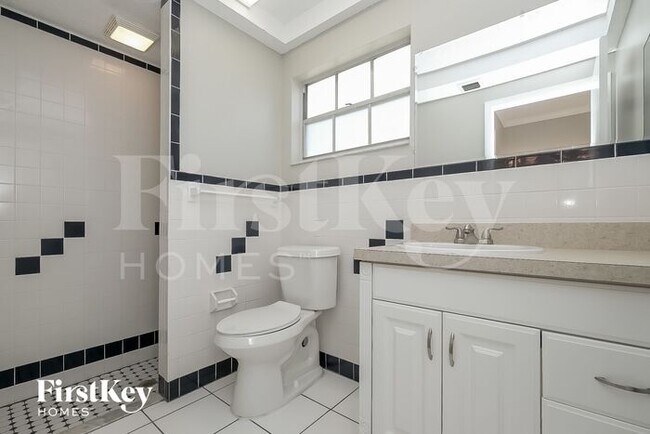 Building Photo - 8811 Shenandoah Ln