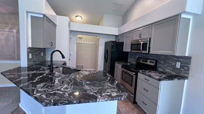 Building Photo - Spacious 4 Bed/3 Bath with Finished Baseme...