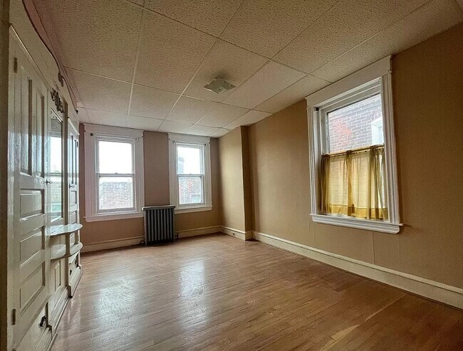 Building Photo - 1935 W Hunting Park Ave