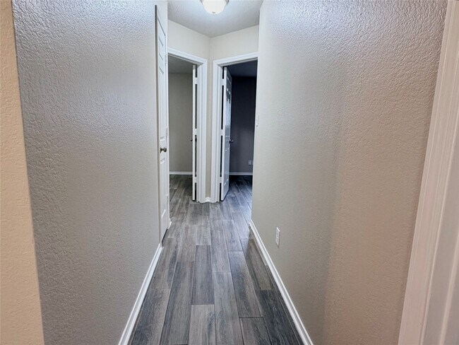 Building Photo - 2712 Monroe Ave