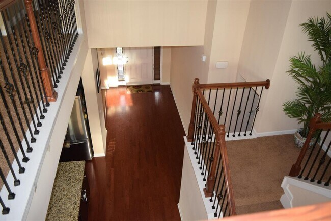 Building Photo - 618 Foster Ln