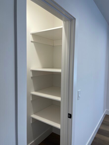 Building Photo - 1536 N Commonwealth Ave