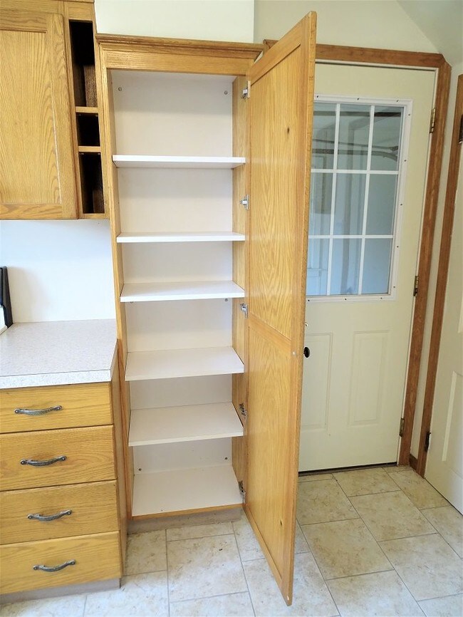 Building Photo - 534 Old Akron Rd