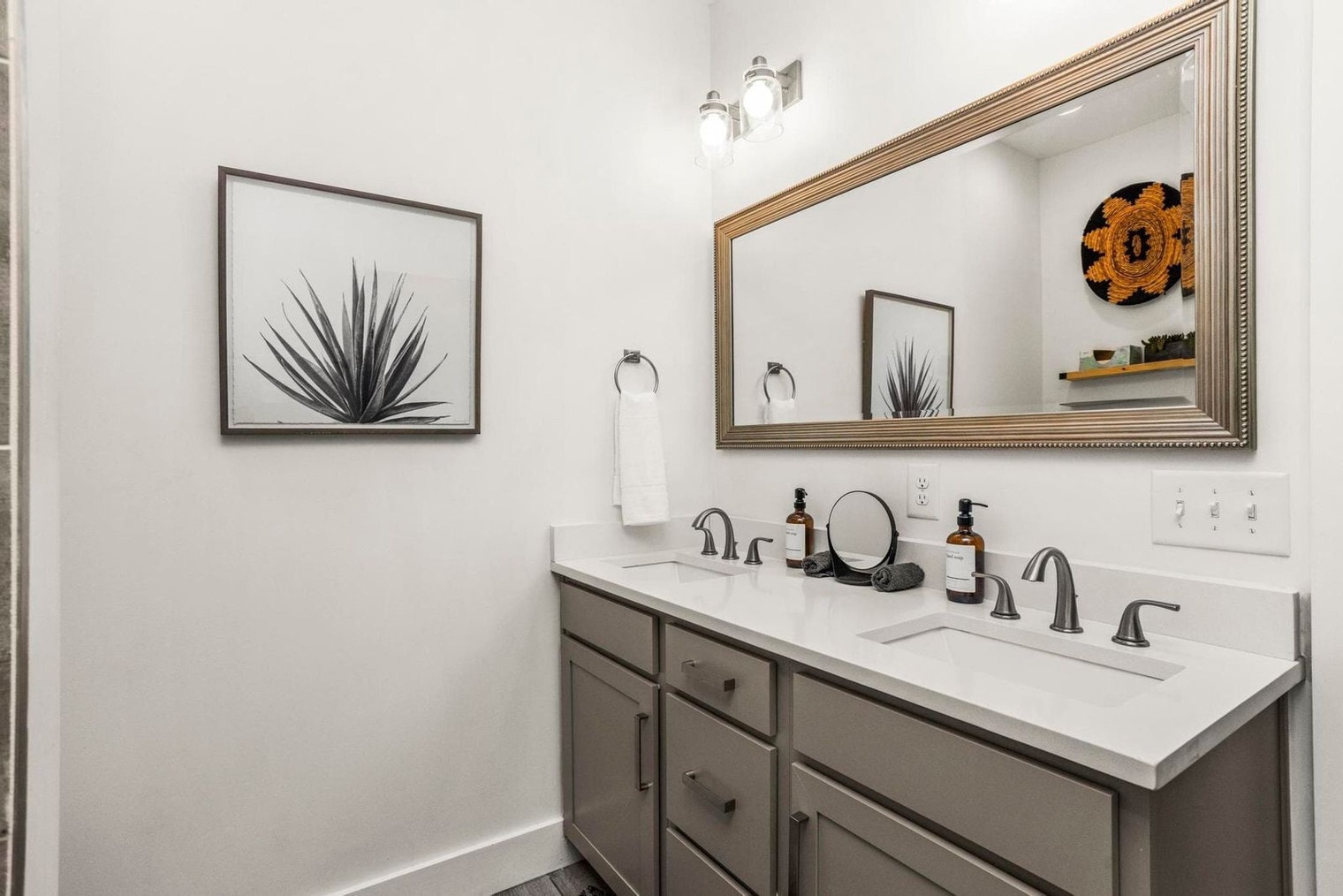 Building Photo - 4908I Delaware Ave