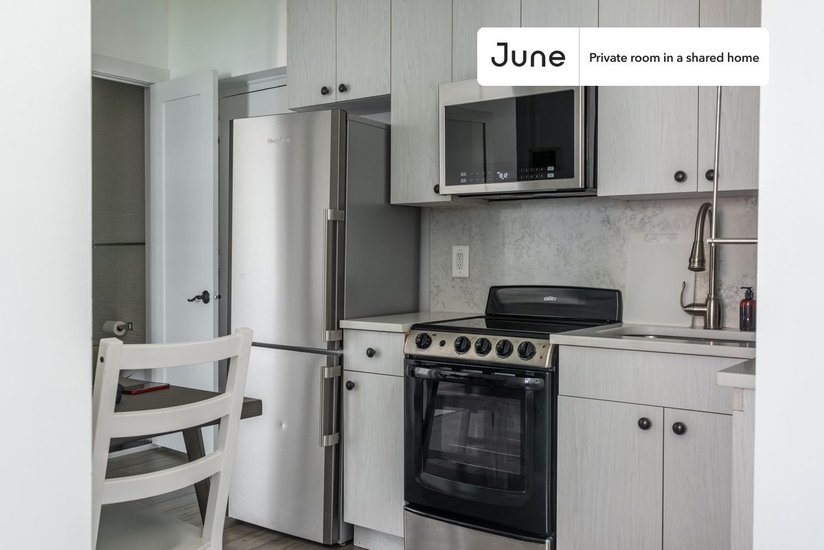 Building Photo - Private bedroom in 2 bed/1 bath Home