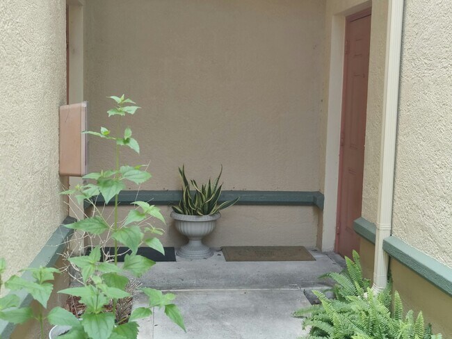 Building Photo - 2474 Centergate Dr