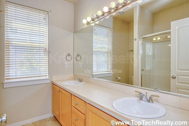 Building Photo - 14705 SW Redbud Way