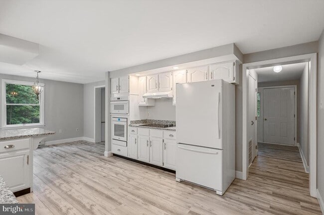 Building Photo - 813 Leeds Manor Ln