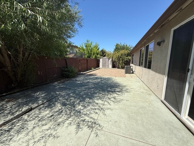 Building Photo - 2463 Pheasant Hollow Dr