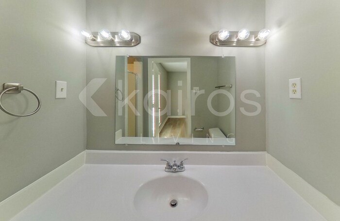 Building Photo - 2785 Clearbrook St