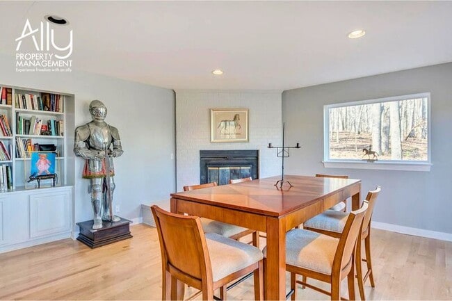 Building Photo - 501 Rookwood Pl