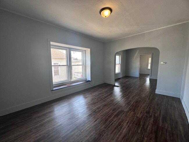 Building Photo - 911 Main-W