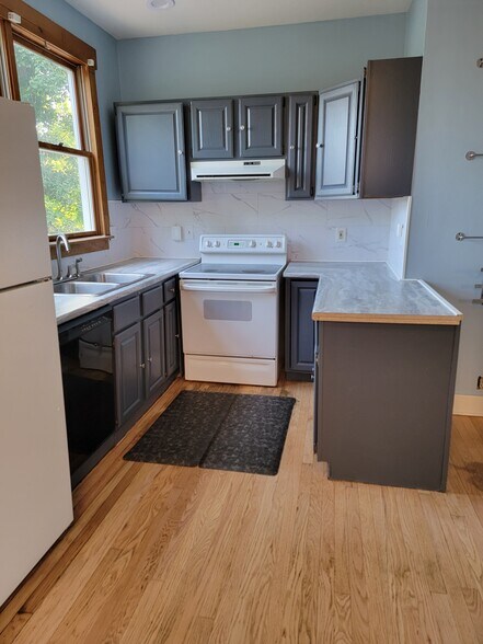 Kitchen - 231 Emming St