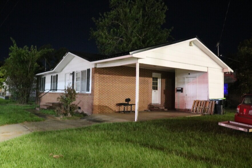 Primary Photo - 1001 Baker Hwy W