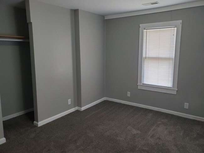 Building Photo - Very nice and recently remodeled 2BR rancher with 1 car garage