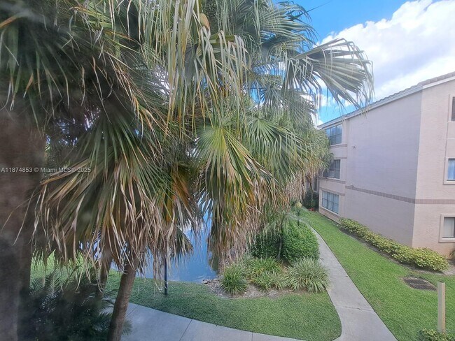 Building Photo - 2946 S University Dr