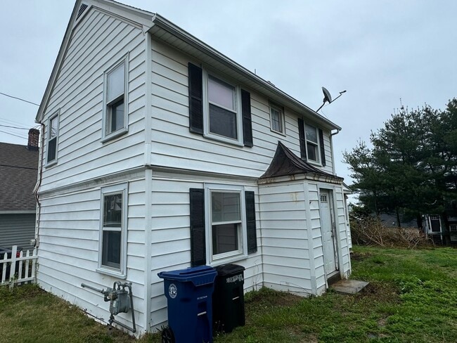 Building Photo - Single Family 3 Bedroom home on West Haven...
