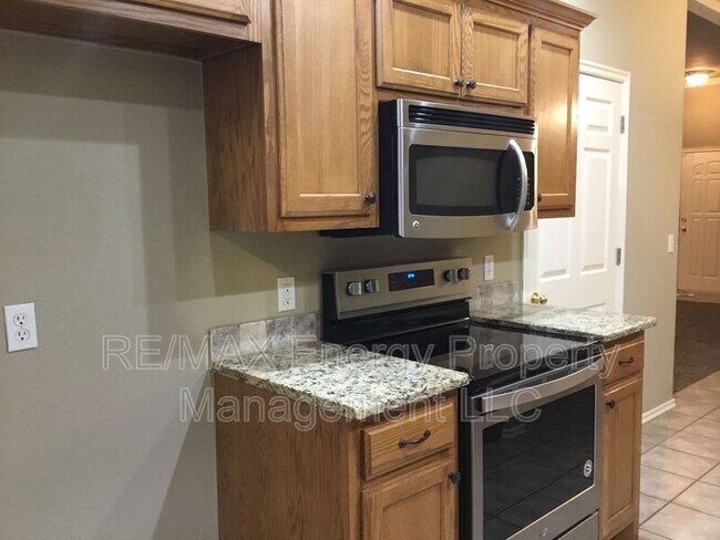 Building Photo - 408 N Willowood Dr