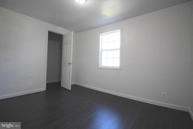 Building Photo - 523 Carlsbad Ct