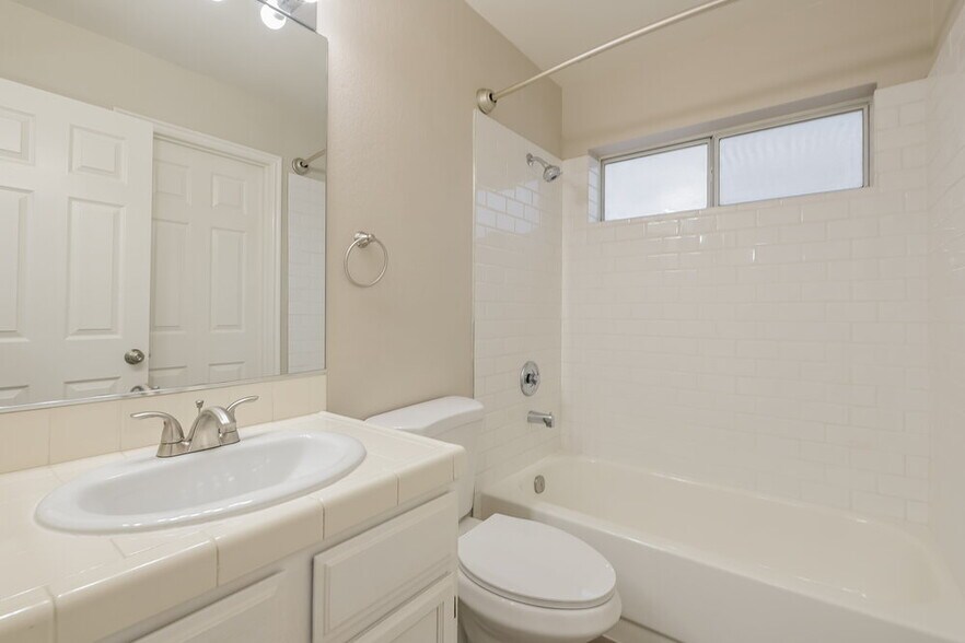 Building Photo - 1733 Toltec Cir