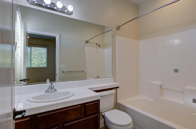 Building Photo - 1723 N Mont Blanc Ln