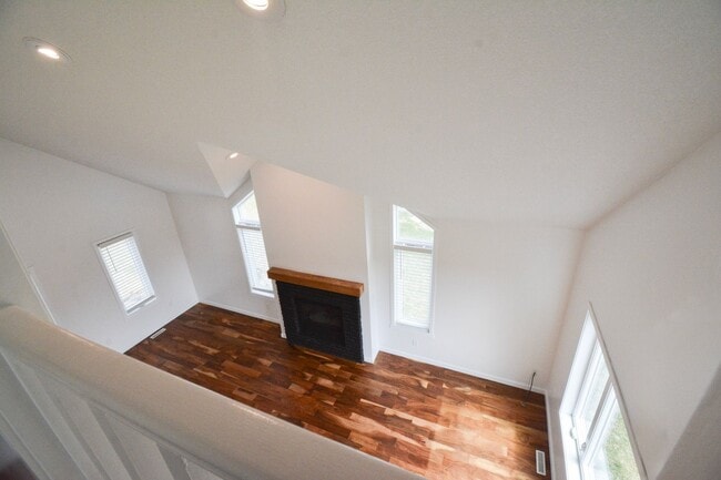 Building Photo - Luxury Lakeside Living – 3 Bed, 2.5 Bath Home with Stunning Views