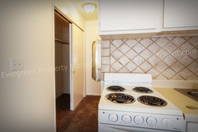 Building Photo - 2008 W Plum St