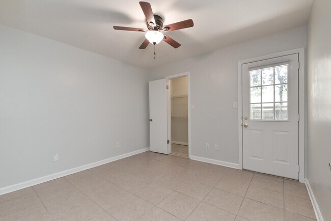 Building Photo - 2046 Gardenbrook Ln