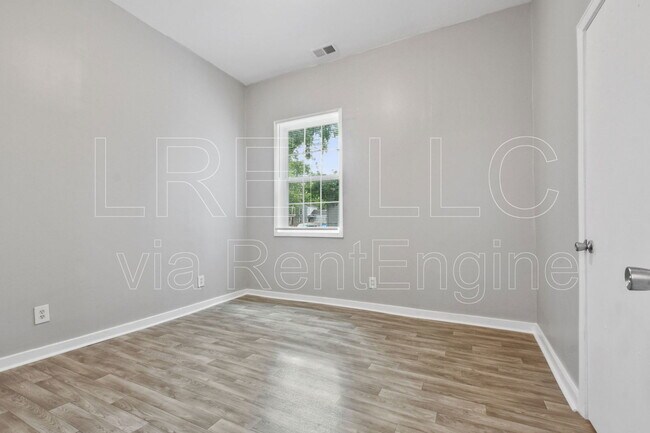 Building Photo - 2209 St Louis Ave
