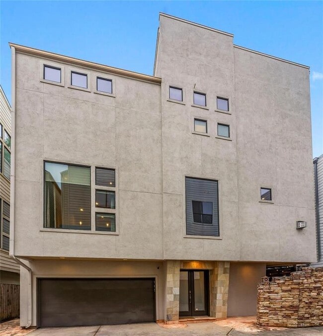 Building Photo - 902 Reinerman St