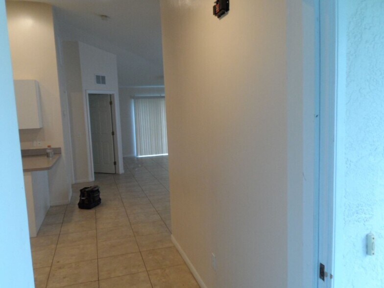 Building Photo - Coming Soon, 4/27 - Freshly Painted 2/2/1 Duplex