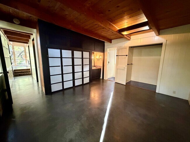 Building Photo - Unique 2 bedroom 2 bath home in Pacific Grove!