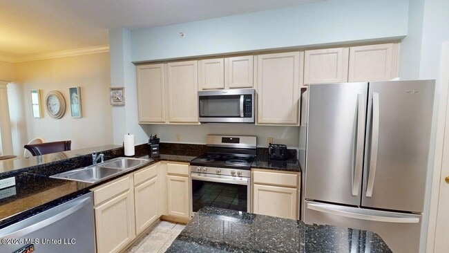 Building Photo - 2230 Beach Dr