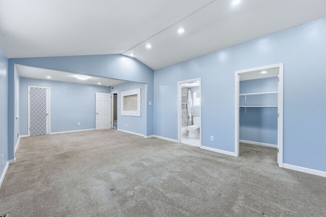 Building Photo - Updated 3BR Home with Fenced Yard & Garage