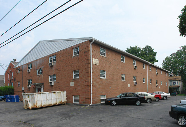 Building Photo - University Manors