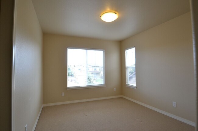 Building Photo - 5079 Farris Creek Ct