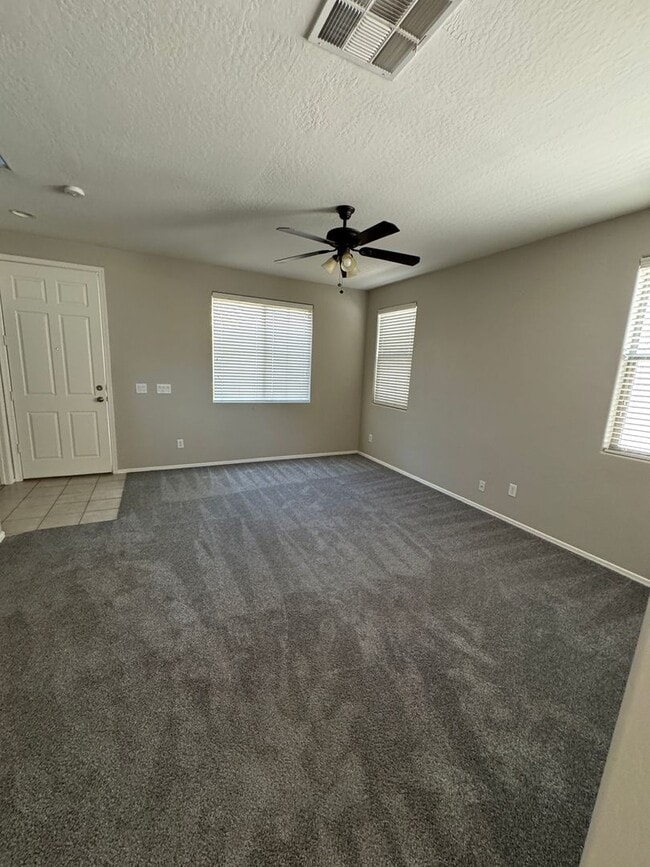 Building Photo - Beautiful 3 bedroom 2.5 bath home for Rent...