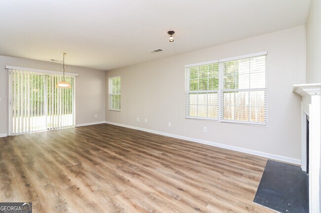 Building Photo - 5879 Sable chase Dr