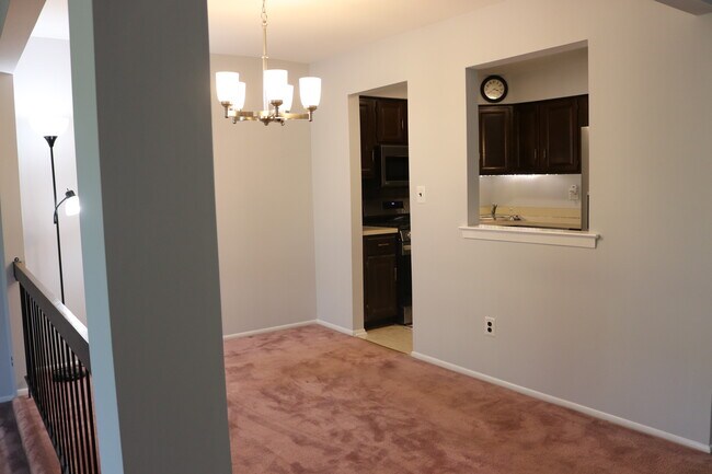 Building Photo - 17 Saxonney Cir