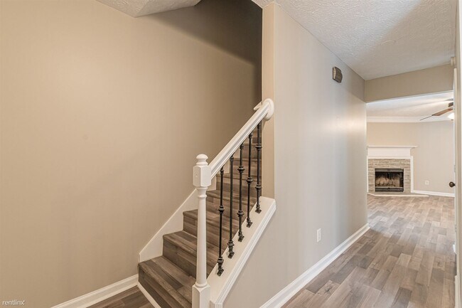 Building Photo - 3 br, 2.5 bath Townhome - 5895 Hampton Court