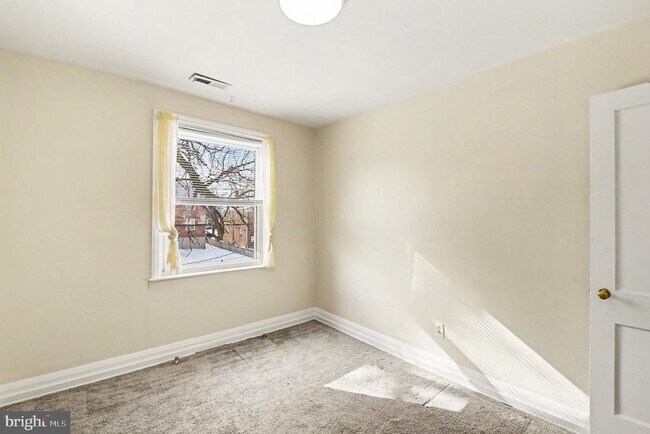 Building Photo - 1329 Taylor Ave