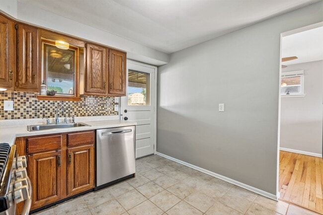 Building Photo - Newly updated 3Bed/1.5bath in West Mifflin