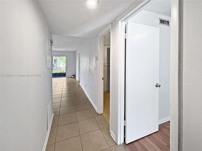 Building Photo - 7604 Abbey Ln