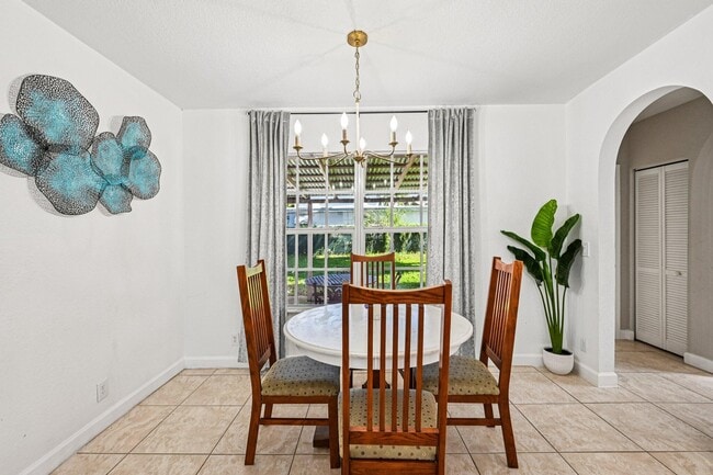 Building Photo - 423 Kern St