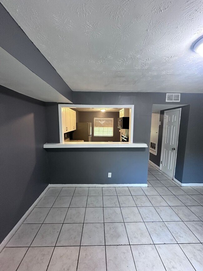 Building Photo - Affordable 3BR Living Near Downtown Jacksonville