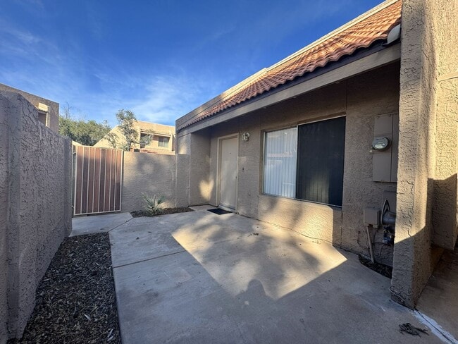 Building Photo - ***MOVE IN SPECIAL*** 2 STORY TOWNHOME WITH ATTACHED GARAGE WATER INCL